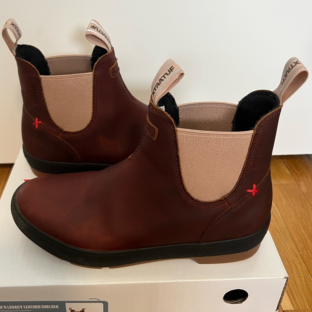 XTRATUF Women’s Leather Legacy Chelsea Boot